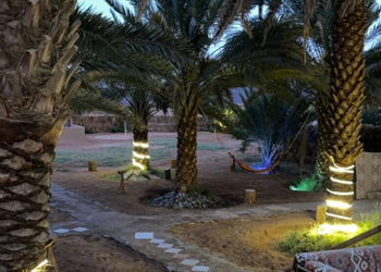 استراحه بمسطحات خضراء وغرف نوم