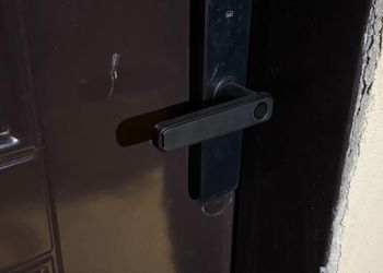 استديو بسرير ماستر وجلسة جانبية