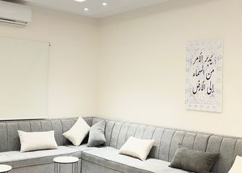 شاليه بجلسة خارجية ومسبح 