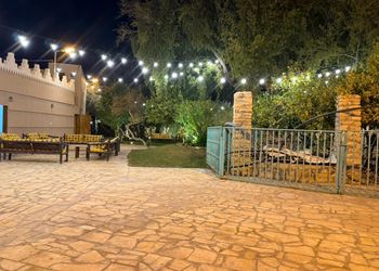 مزرعة ببيت شعر وجلسة خارجية