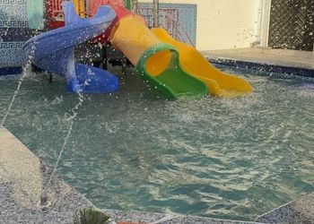 شاليه بمجلس وفناء خارجي