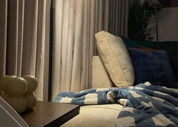 استديو بسرير ماستر وجلسة جانبية 