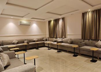 شاليه بألعاب أطفال ومسبح