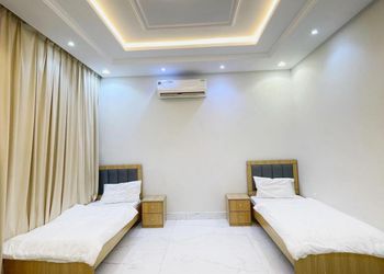 شالية بمجلس مطل على المسبح 