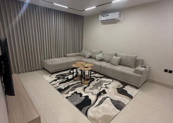 شقة بغرفة معيشة وغرفة نوم 