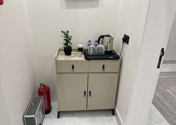 استديو بأثاث مريح وبسيط 