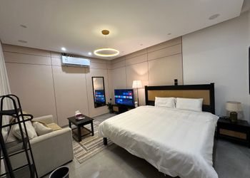 استديو هادئ بدخول ذاتي 