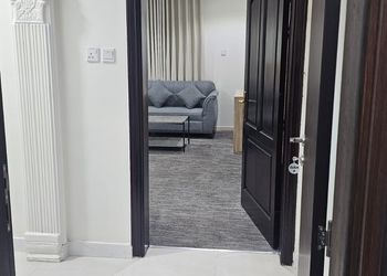استديو غرفه ب 4 اسره مفرده 