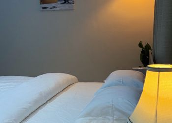 شقة بغرفتين نوم وصالة 