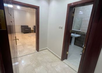 شقة بغرفتين نوم وصالة بدخول ذاتي