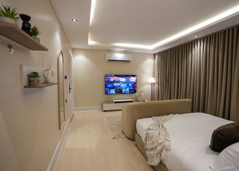 استديو بأثاث مريح وبسيط