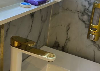 استديو بسرير ماستر وجلسة جانبية