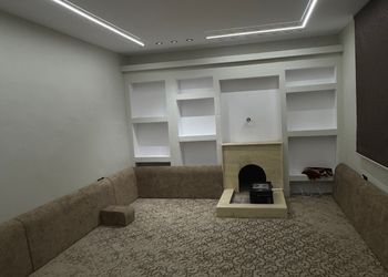 استراحة بمجلس وفناء خارجي 