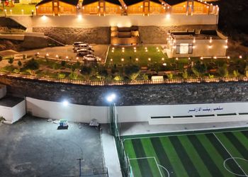 كوخ بمرافق خارجية مشتركة 