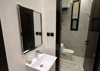 استديو بسرير مفرد وأثاث مريح 