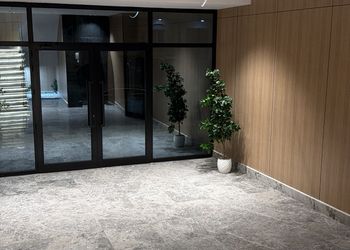 استديو بأثاث مريح وبسيط 