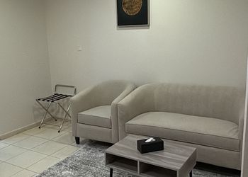 شقة بصالة و غرفة نوم 