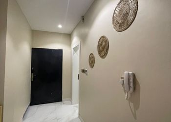 استديو بسرير ماستر  وبأثاث بسيط 
