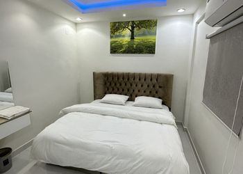استديو بأثاث مريح وبسيط 