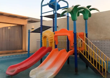 شاليه بألعاب مائية  وغرفة نوم