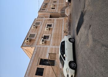 شقة بصالة جلوس وغرفة نوم مريحة 