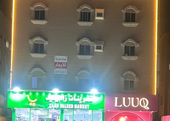 غرفة بأثاث مريح و بسيط 