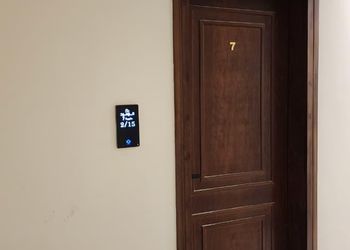 استديو بسرير ماستر وجلسة جانبية