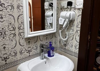 استديو بسرير ماستر وجلسة 