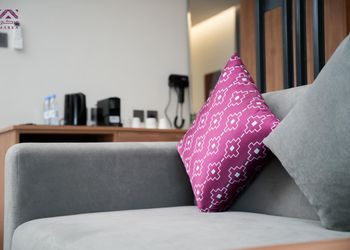 استديو بسرير ماستر وجلسة جانبية 