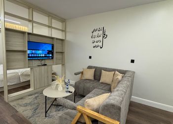 استديو بسرير ماستر وجلسة جانبية