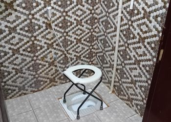 شاليه بألعاب مائية وجلسة خارجية