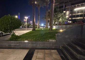 شقة بغرفة معيشة وغرفتين نوم 