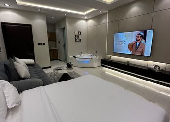 استديو بسرير ماستر وجلسة جانبية
