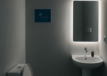استديو بجلسة خارجية وتصميم هادئ 