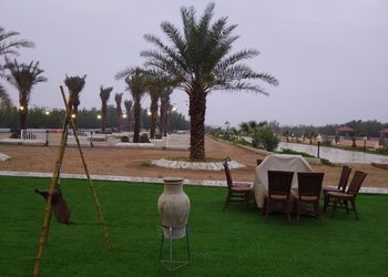 مزرعة بمناظر خلابة وجلسة خارجية 
