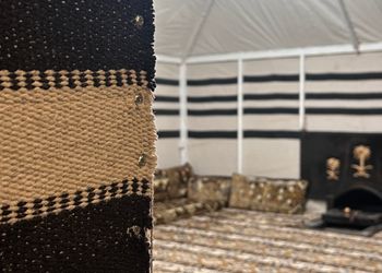 مخيم بجلسة خارجية وألعاب أطفال 