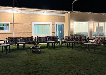 استراحة مع اسطبل خيول وجلسات