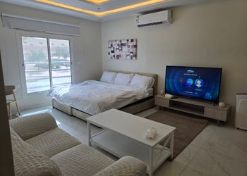 استديو بسرير ماستر وجلسة 
