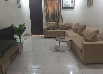 شقة بغرفة معيشة وغرفة نوم 