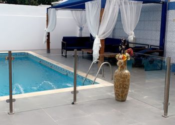 استراحة بمسبح خارجي وألعاب اطفال