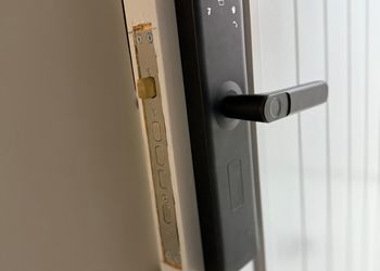 استديو بسرير ماستر وجلسة مريحة 