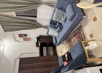استديو بأثاث مريح وبسيط 