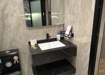 استديو بسرير ماستر وأثاث مريح 