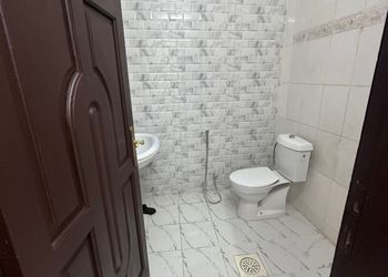 استديو بأثاث مريح وبسيط 