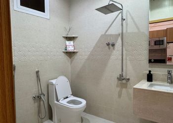 شقة بصالة أنيقة ودخول ذاتي