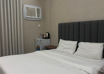 استديو بسرير ماستر وأثاث مريح 