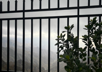   شاليه بإطلالة على الجبل 