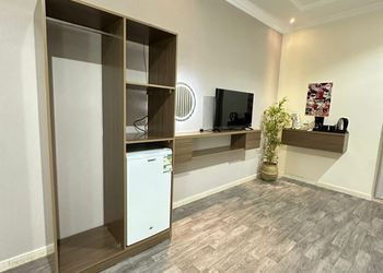 استديو بأثاث مريح وبسيط 