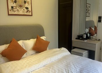 استديو بدخول ذاتي وجلسة خارجية 