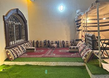 شاليه بمسطح اخضر ومسبح 